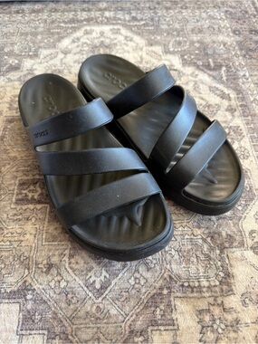 Crocs Getaway Strappy Women’s Sandal Size 8